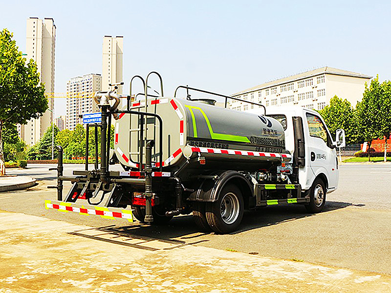 藍(lán)牌東風(fēng)途逸3噸灑水車