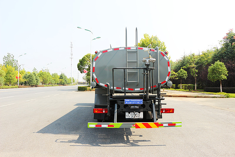 東風(fēng)（T5）后雙橋18噸灑水車